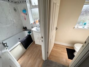 Bathroom/ WC- click for photo gallery